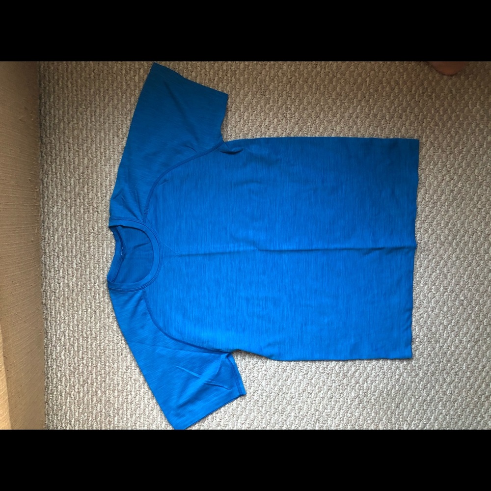 lululemon athletic tee.
